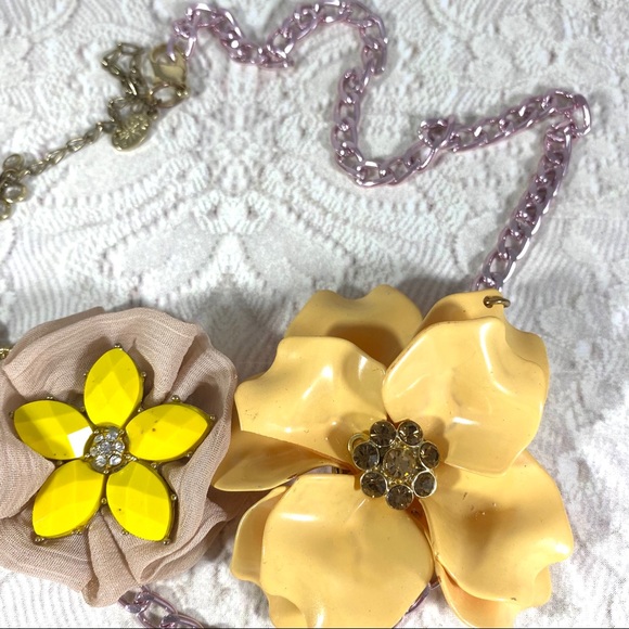 Reworked vintage flower statement necklace handmade by me OOAK - Picture 5 of 6